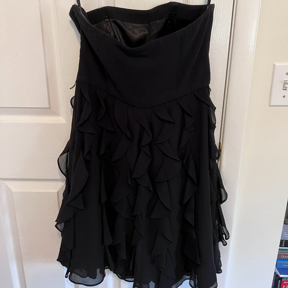 WHITE HOUSE BLACK MARKET STRAPLESS LAYERED RUFFLE SIZE 8